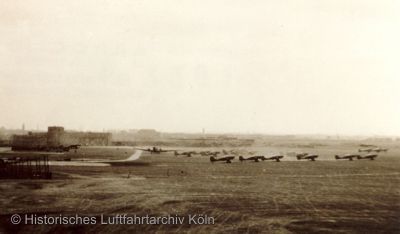 Start von Stukas Ju 87 auf das Fort Eben Emael vom Einsatzhafen Kln Butzweilerhof