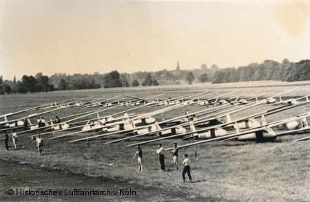 Segelflugweltmeisterschaft 1960 Kln Butzweilerhof - Aufstellung der Segelflugzeuge