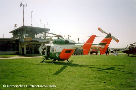 Der Belgische Tower mit einem Hubschrauber der Klner Polizei Army Air station Kln Butzweilerhof