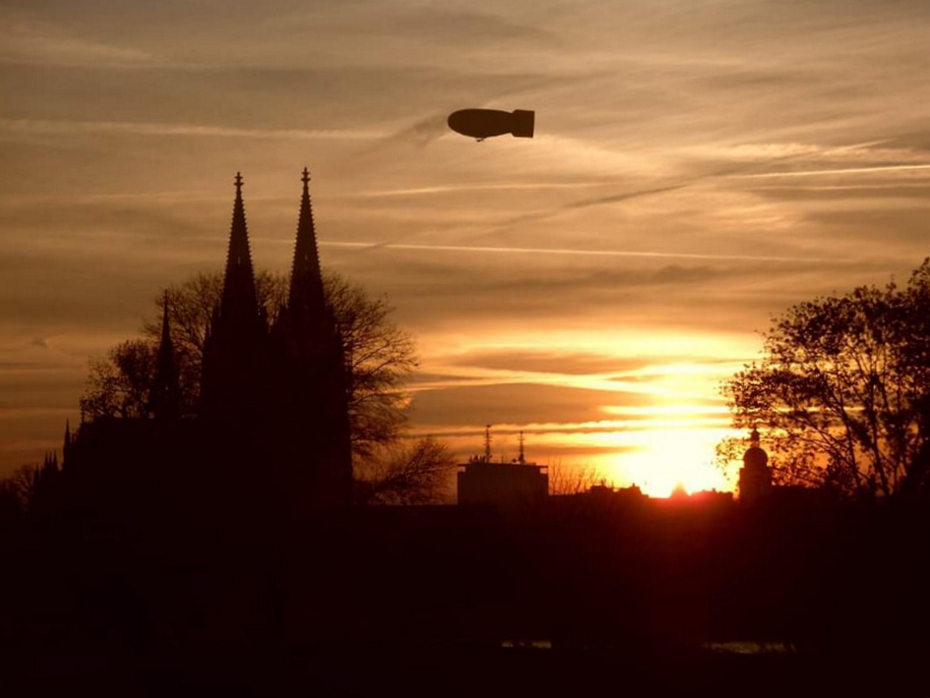 Ein Blimp ber der Klner Altstadt. Danke an Elisabeth von Langen