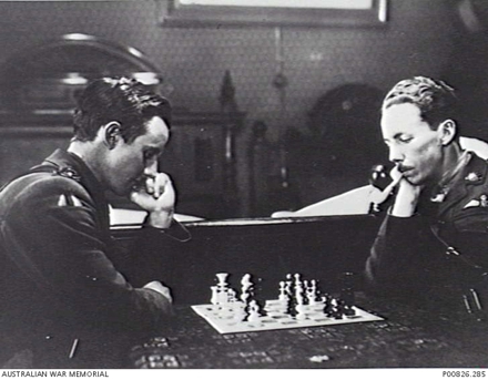 Lieutnant R. H. Berriman und Lieutnant G.A. MOXHAM.