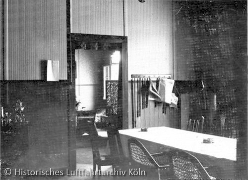 Der Aufenthaltsraum in der Offiziersmesse der Fliegerstation Butzweilerhof.