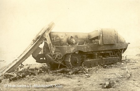 Ein zerstörter englischer Panzer in Frankreich