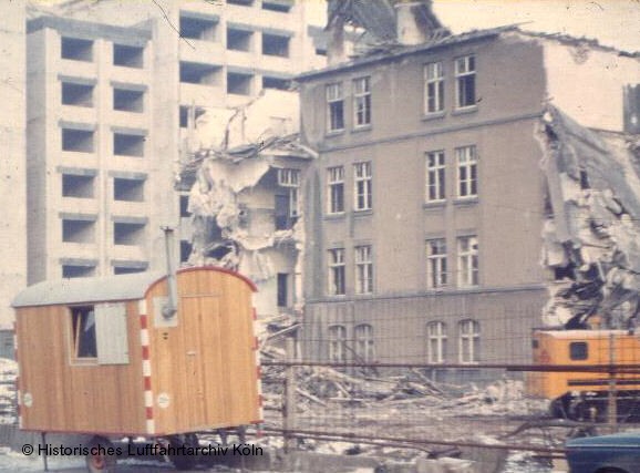 Abriss der Luftschifferkaserne um 1970