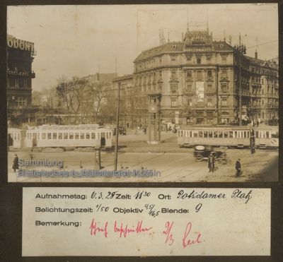 Foto Potsdamer Platz des Luftpolizisten Albert Grnberg Flughafen Kln Butzweilerhof