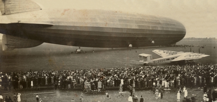 LZ 127 "Graf Zeppelin" und Junkers G 38 auf dem Butzweilerhof Rheinlandbefreiungsflug