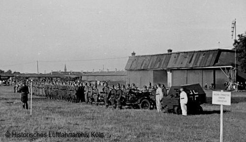 Halle II des Flughafen Kln Butzweilerhof Tag der Luftwaffe