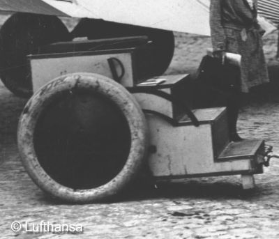 fahrbare Rolltreppe auf dem Flughafen Köln Butzweilerhof um 1927