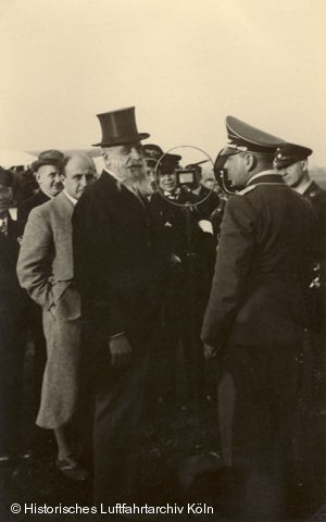 Jakob Möltgen als "Prof. Derkum aus Möderath"