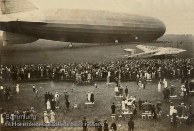 LZ 127 "Graf Zeppelin" und Junkers G 38 anlsslich des Rheinlandbefreiungsflug auf dem Flughafen Kln Butzweilerhof