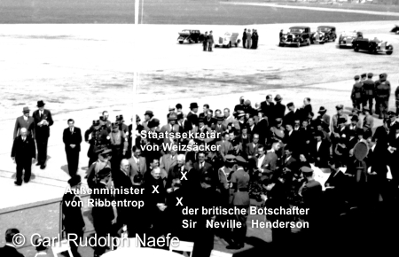 Chamberlaine auf dem Flughafen Köln Butzweilerhof mit Außenminister von Ribbentrop, dem britischen Botschafter Sir Neville Henderson und Staatssekretär Ernst Frhr. von Weizsäcker