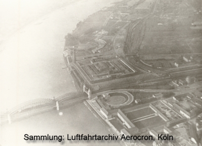 Foto eines Passagiers der DoX  am 21.09.1932 auf  die Kölner Messe Rheinhallen und die Hohenzollernbrücke