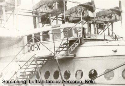 Aerocron: Nahaufnahme der Motoren der DoX an ihrem Ankerplatz in Riehler Floßhafen am 21.09.1932 in Köln