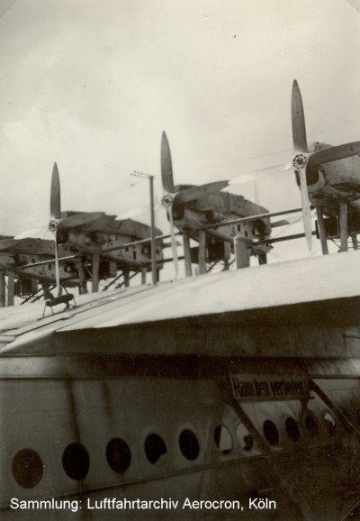 Aerocron: Nahaufnahme der Motoren der DoX an ihrem Ankerplatz in Riehler Floßhafen am 21.09.1932 in Köln