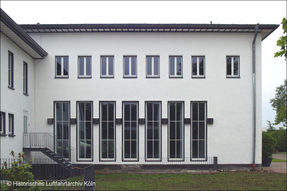 Empfangshalle des Flughafen Kln Butzweilerhof Fenster