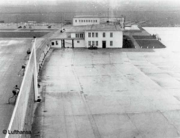 Die Terasse des Flughafen Kln Butzweilerhof - Junkers Ju 90 Bayern