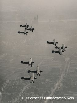 7. März 1937 Eine Staffel He 51 über Köln