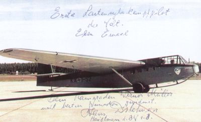 Ein Lastensegler vom Typ DSF 230 mit Autogramm des ersten Lastenseglerpiloten Hans Distelmeier der auf Eben Emael gelandet ist. 