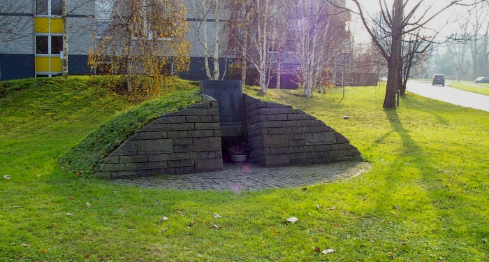 Denkmal fr die getteten Luftwaffenhelfer Kln-Ostheim