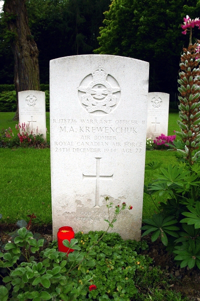 Das Grab des kanadiers Krewenchuk - gestorben am 24.12.1944
