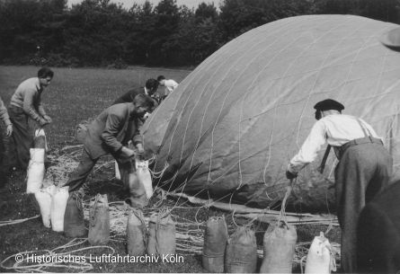 Startvorbereitungen des Ballons Clouth VIII im Kölner Grüngürtel