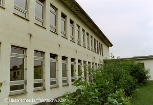 Fenster des Butzweilerhofs mit Putzschäden 