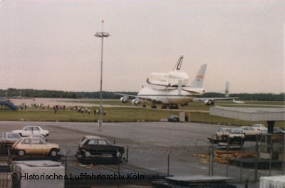 Die Enterprise auf dem Flughafen Köln-Bonn rollt zum Start zum Aero Salon in Paris