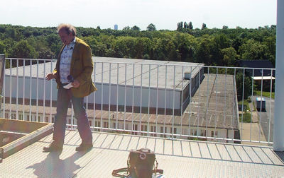 Gerd Krebber auf dem Turm der Luftaufsicht des Butzweilerhofs