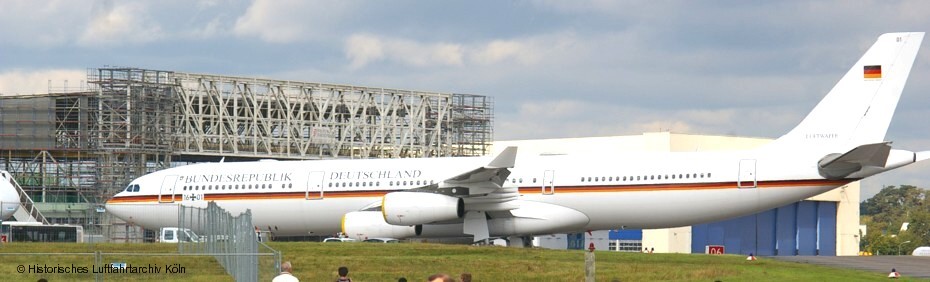 Das Dienstflugzeug der Bundesregierung ein Airbus A340 der Flugbereitschaft des Bundesministeriums der Verteidigung