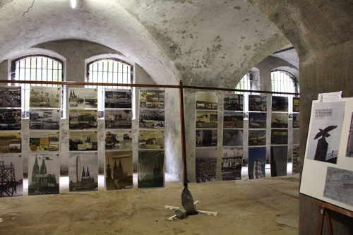 Infowand Historisches Luftfahrtarchiv Kln